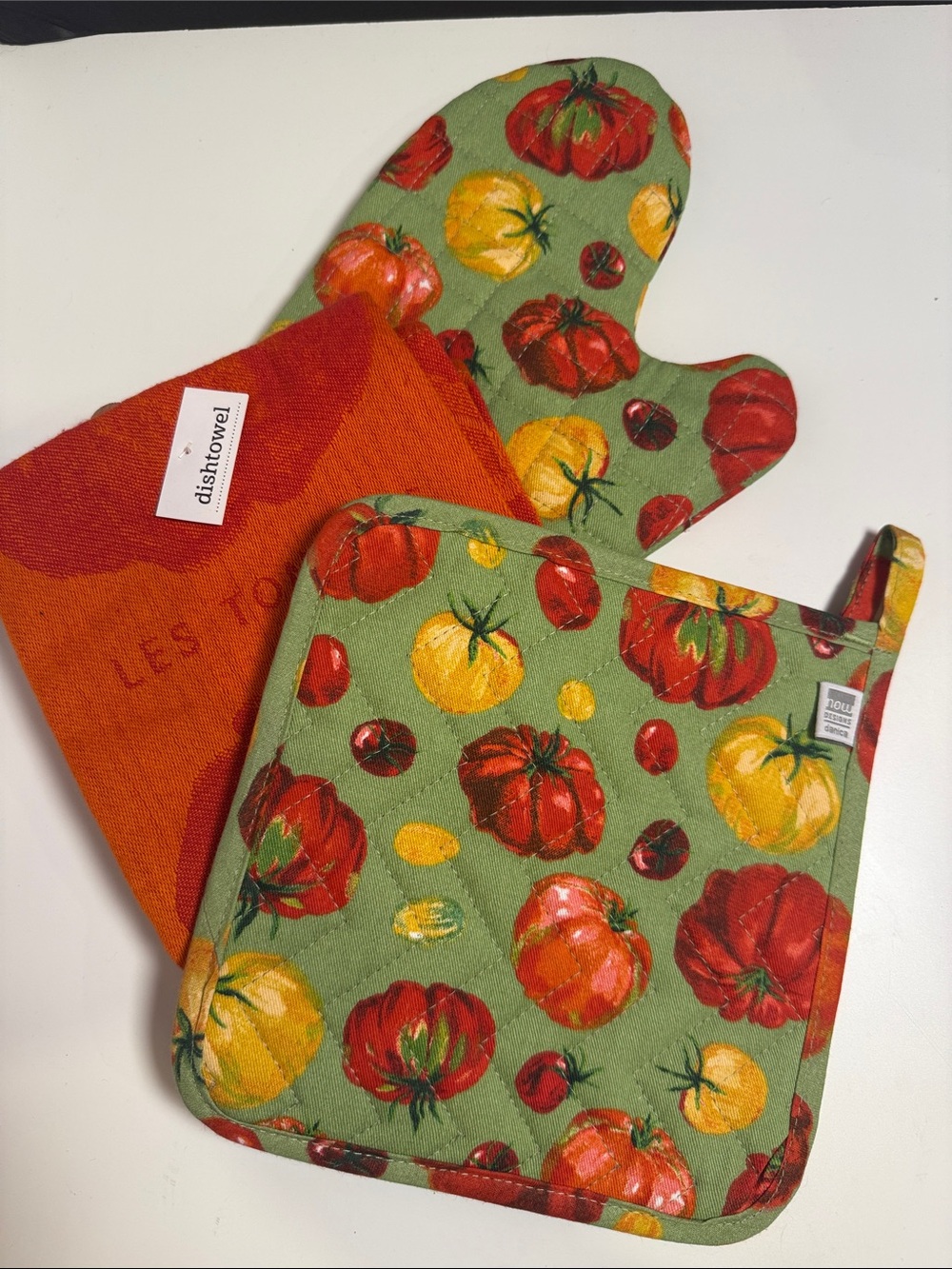 Now Designs Heirloom Tomatoes NWT Oven Mitt, Pot Holder & Dishtowel 3pc Set